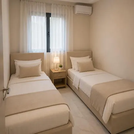 Amy Luxury Villa Flogita